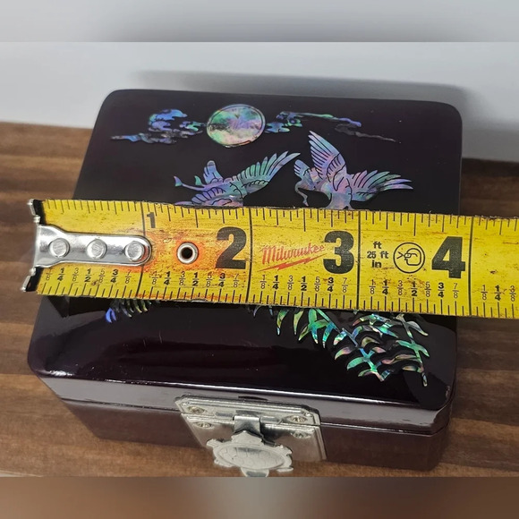 Vintage Jewelry Trinket Box in Brown Lacquer Asian Mother of Pearl Inlay Birds - Picture 13 of 15